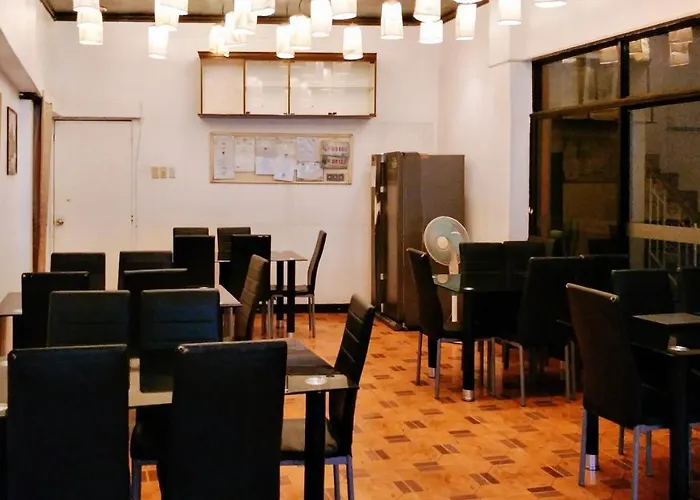 Reddoorz Near Maribago Barangay Hall 호텔 2*