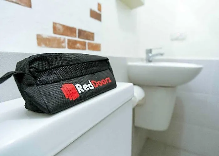 호텔 Reddoorz Near Maribago Barangay Hall 2*